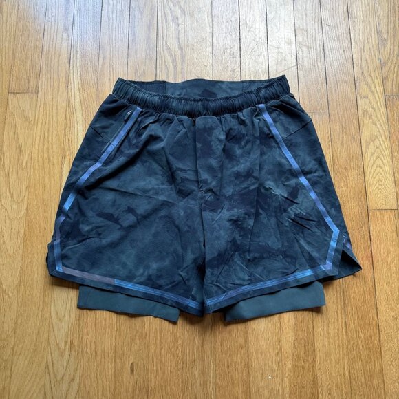 Lululemon Men Size M Black Tidal Dye Surge 6" Bold Lines Athletic Running Shorts - Picture 6 of 15